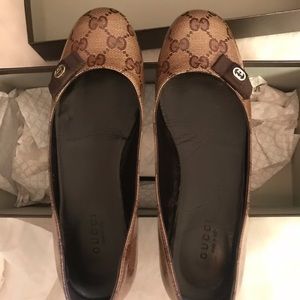 Gucci Beige Ebony Flats Size 35